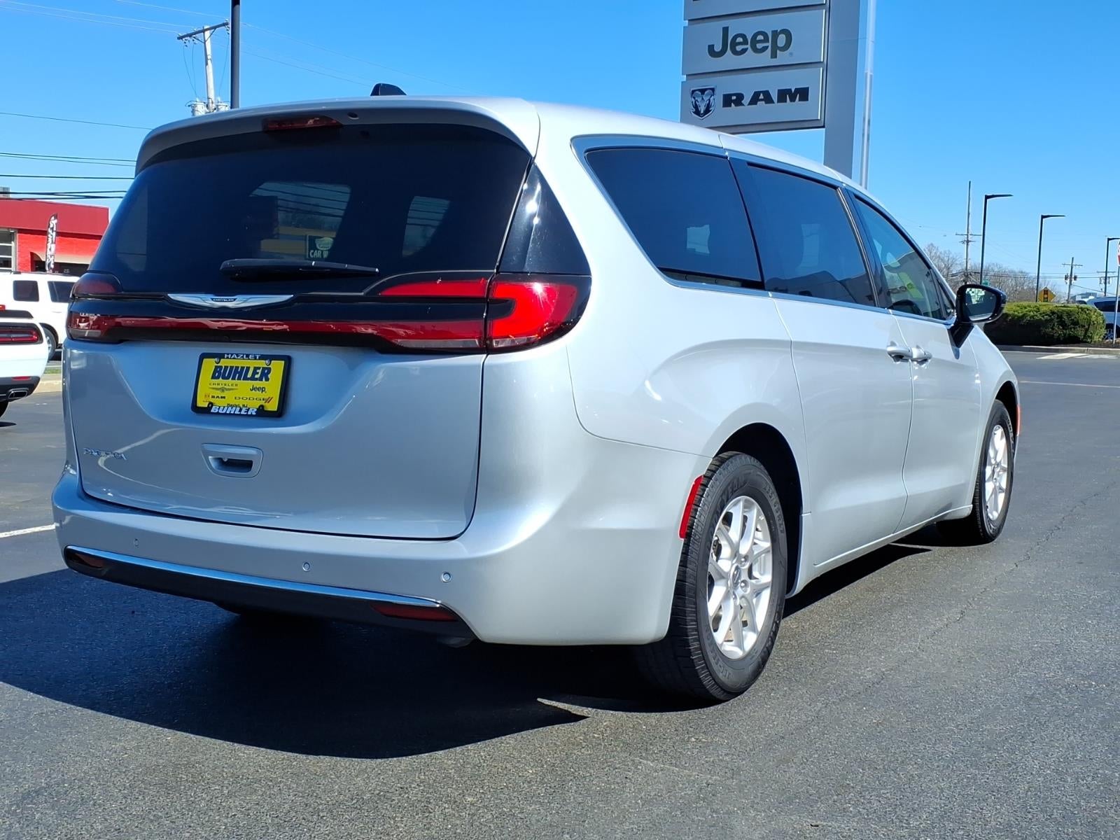 2024 Chrysler Pacifica Touring L