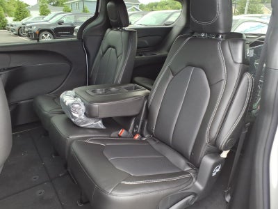 2027 Chrysler Pacifica PACIFICA SELECT