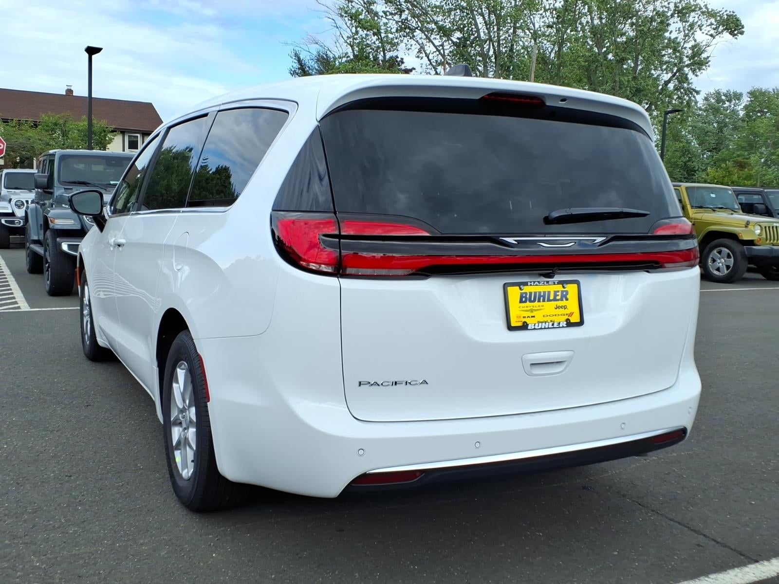 2027 Chrysler Pacifica PACIFICA SELECT