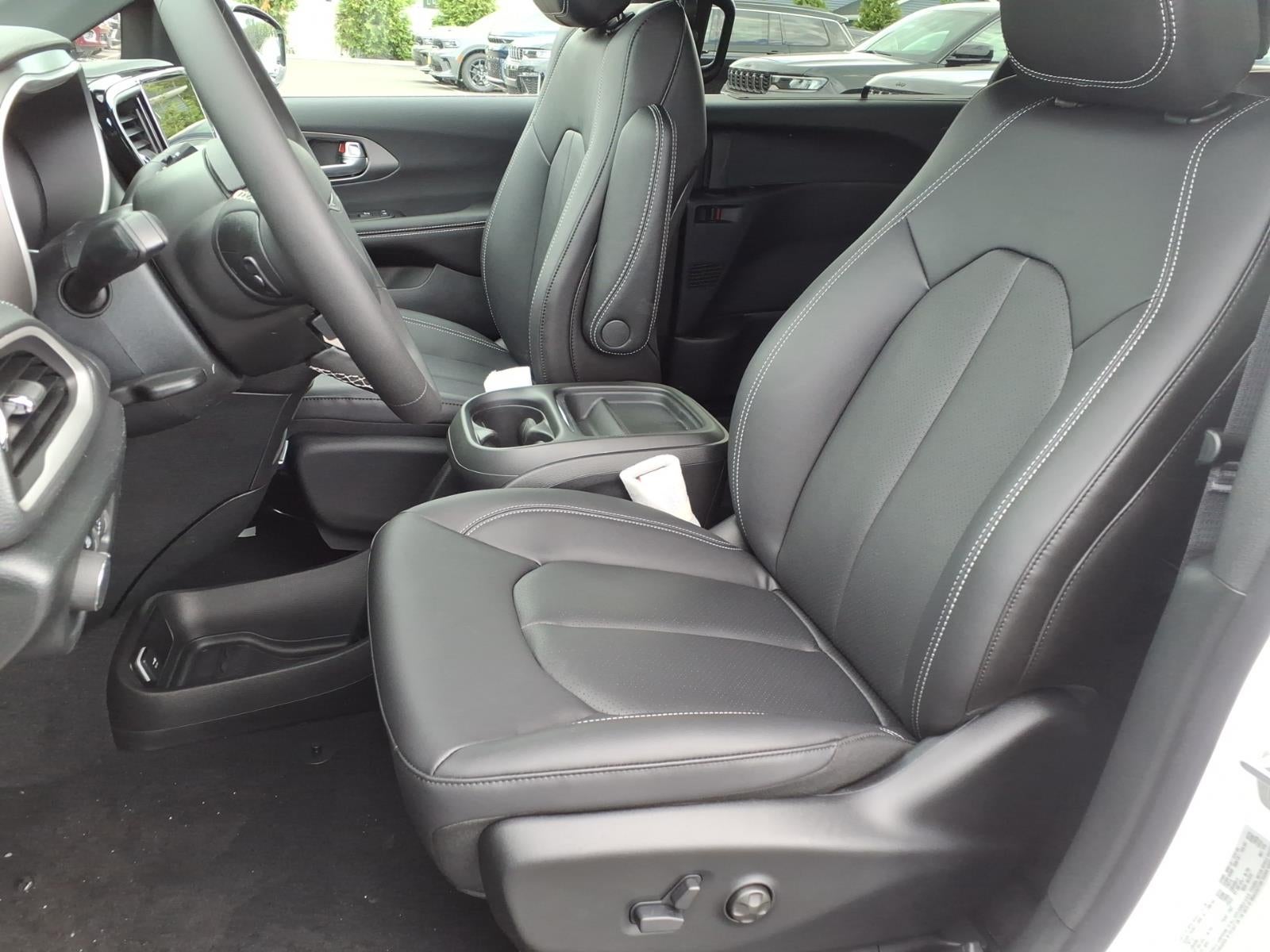 2027 Chrysler Pacifica PACIFICA SELECT