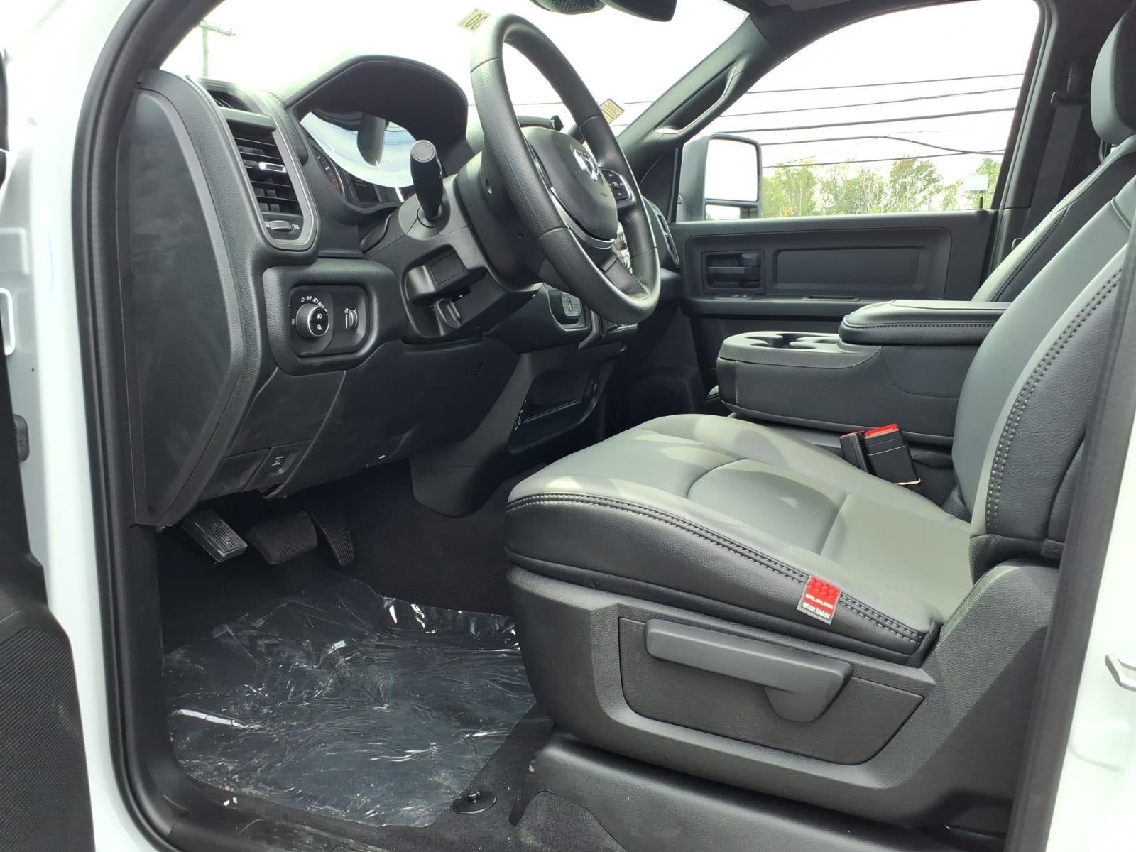 2027 RAM Ram 3500 RAM 3500 TRADESMAN CREW CAB 4X4 8' BOX