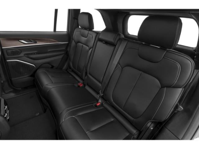 2027 Jeep Grand Cherokee GRAND CHEROKEE LAREDO X 4X4